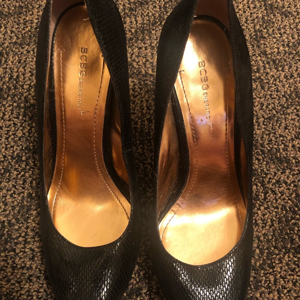BCBGeneration Textured Platform Heels - Picture 5 of 7